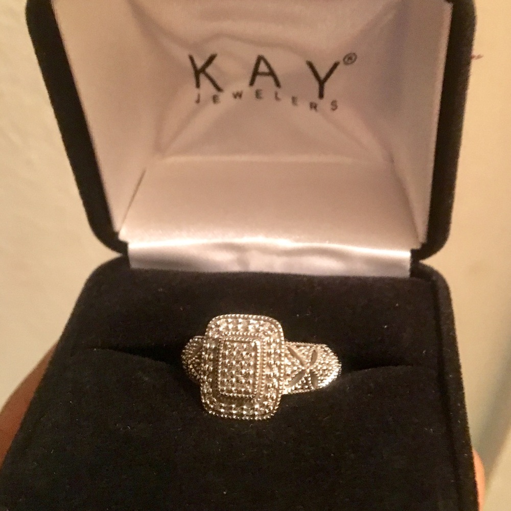 Engagement ring - Picture 2 of 2